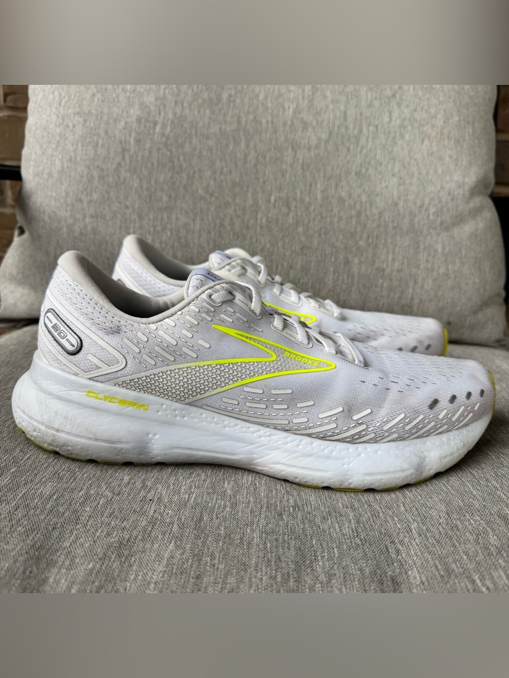Brooks Glycerin 20 White Running Shoes with Neon Yellow Accents - men’s size 11